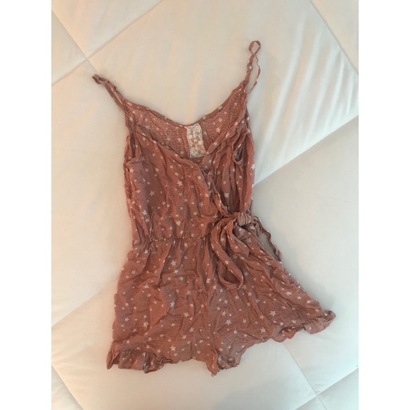 Sadie & Sage 🖤 NWOT blush romper - Picture 2 of 3